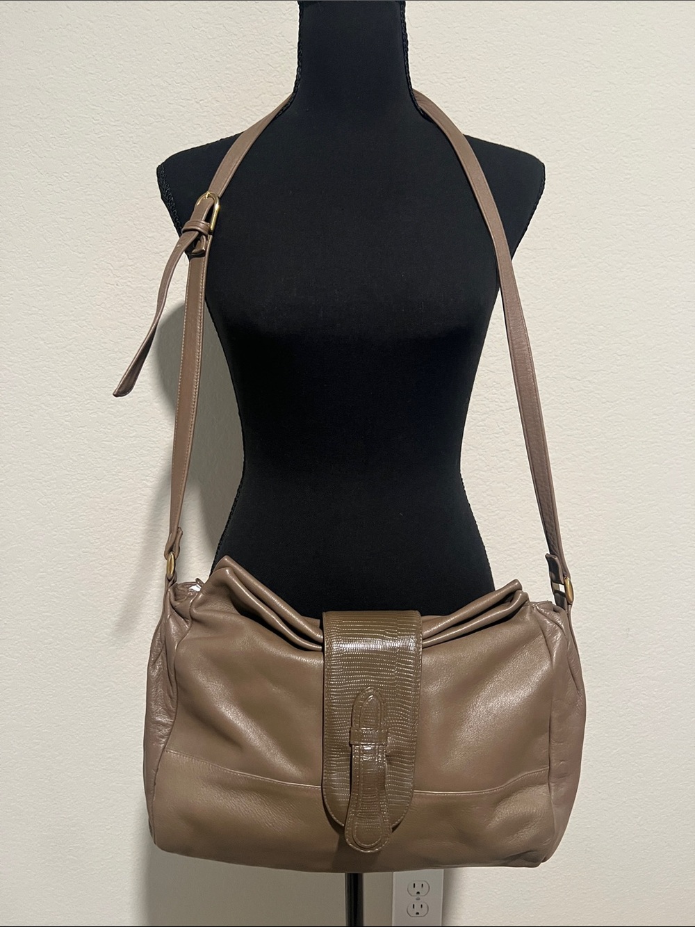 Vintage Lord & Taylor Style Taupe Leather Slouch Shoulder Bag
